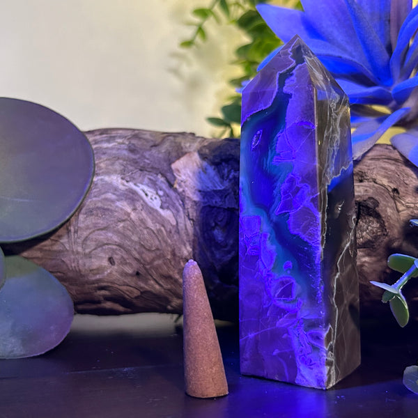 Volcano Agate (UV Reactive) - Versatile stone