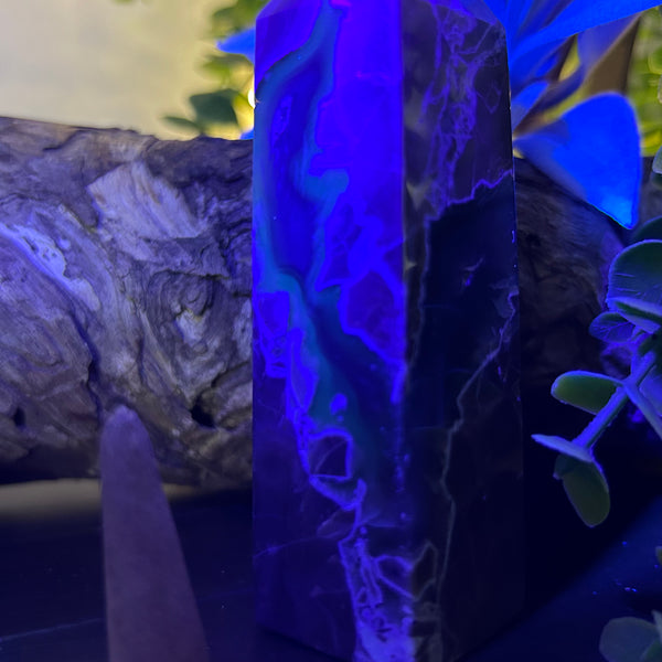 Volcano Agate (UV Reactive) - Close view